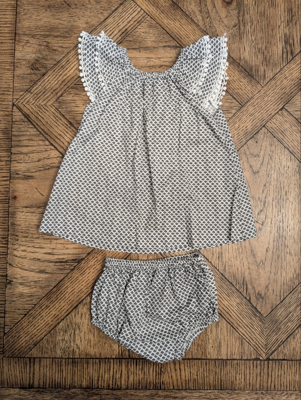 Petit Confection Flutter Sleeve Tunic & Bloomers in Grey + White Floral